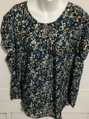 Women's Floral Short-Sleeve Blouse in Navy & Blue